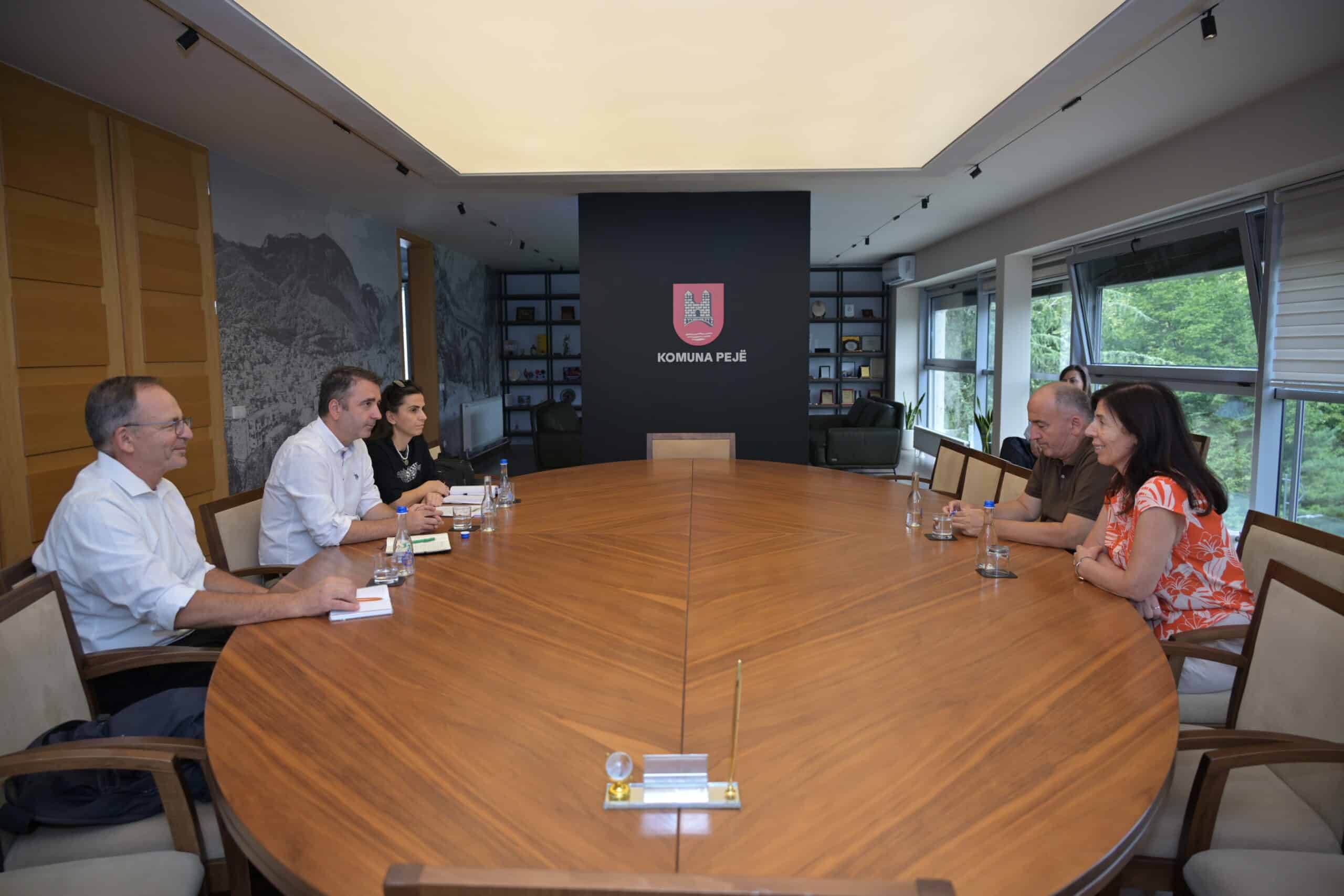 NËNSHKRIMI I MARRËVESHJES SË KONTRIBUTIT NDËRMJET KOMUNËS SË PEJËS DHE KOMPANISË PËR MENAXHIMIN E DEPONIVE TË KOSOVËS