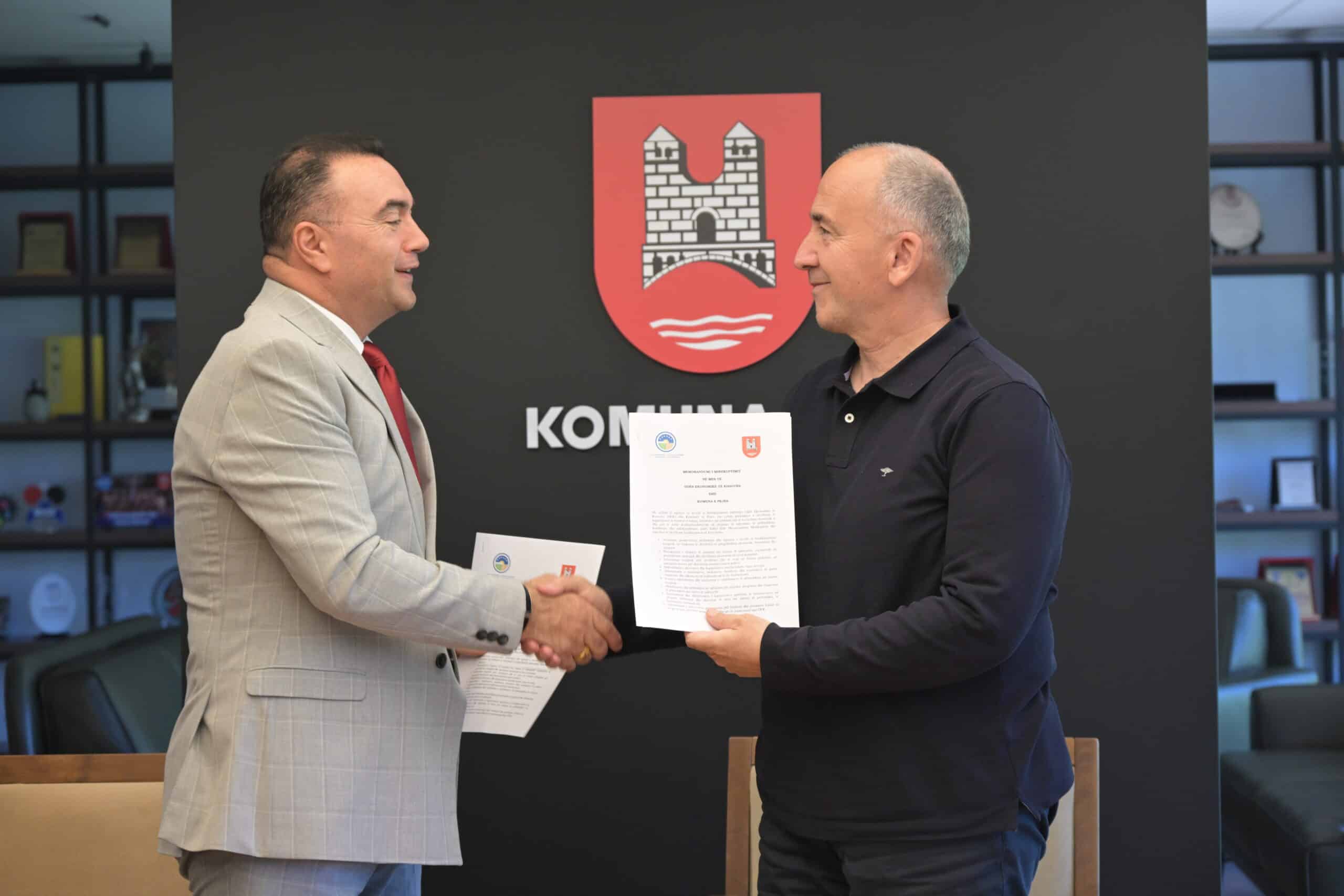 Nënshkruhet Memorandumi i Mirëkuptimit ndërmjet Komunës së Pejës dhe Odës Ekonomike të Kosovës